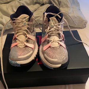 Kyrie 7 volleyball/basketball shoes
